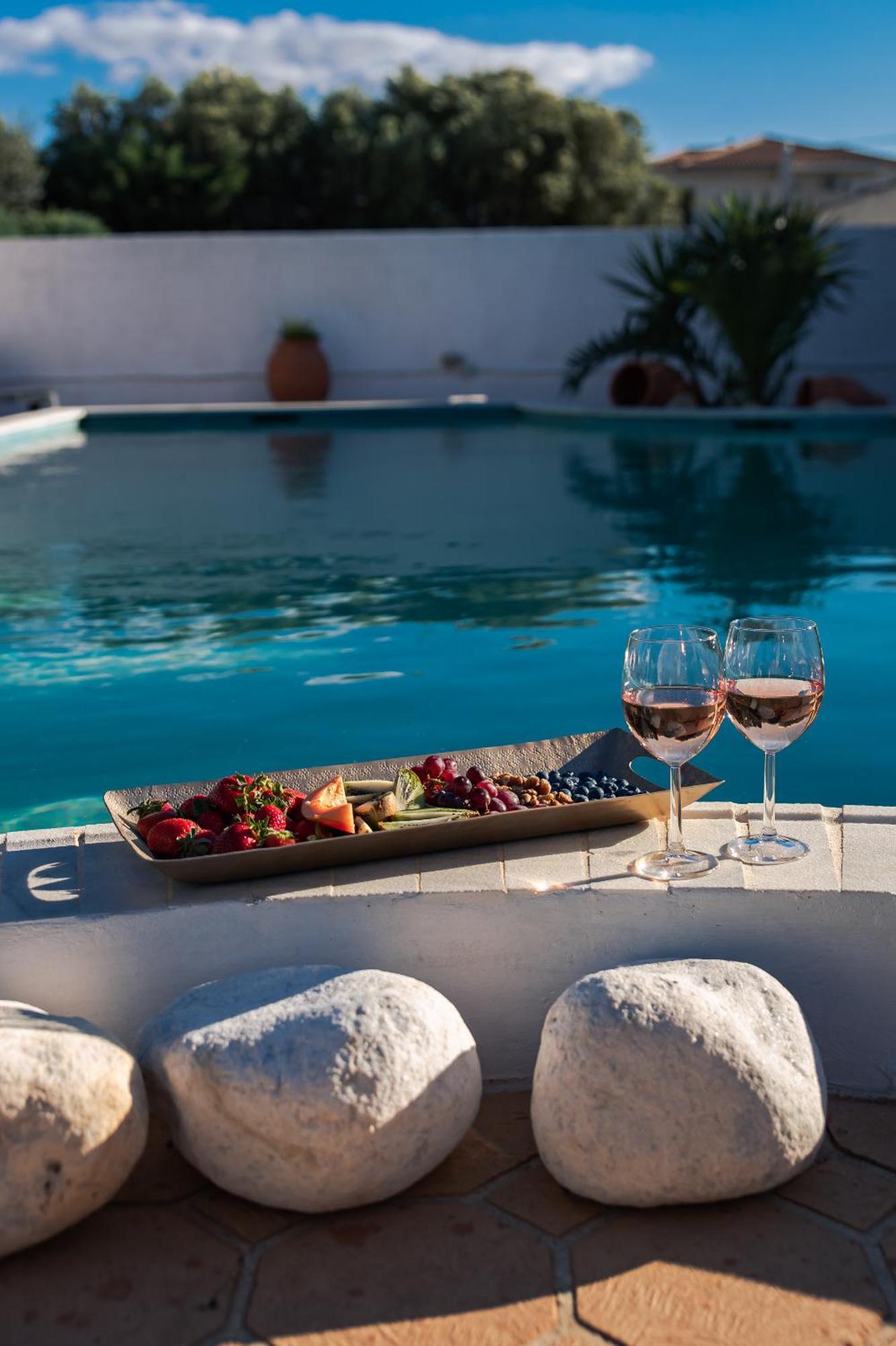 Lagonisi Luxury Escape ภายนอก รูปภาพ